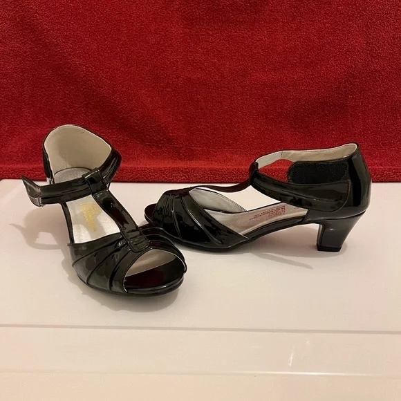 Angel Steps Eva Pump Women’s Shoes, Black Patent, Size—7.5 - Picture 11 of 12